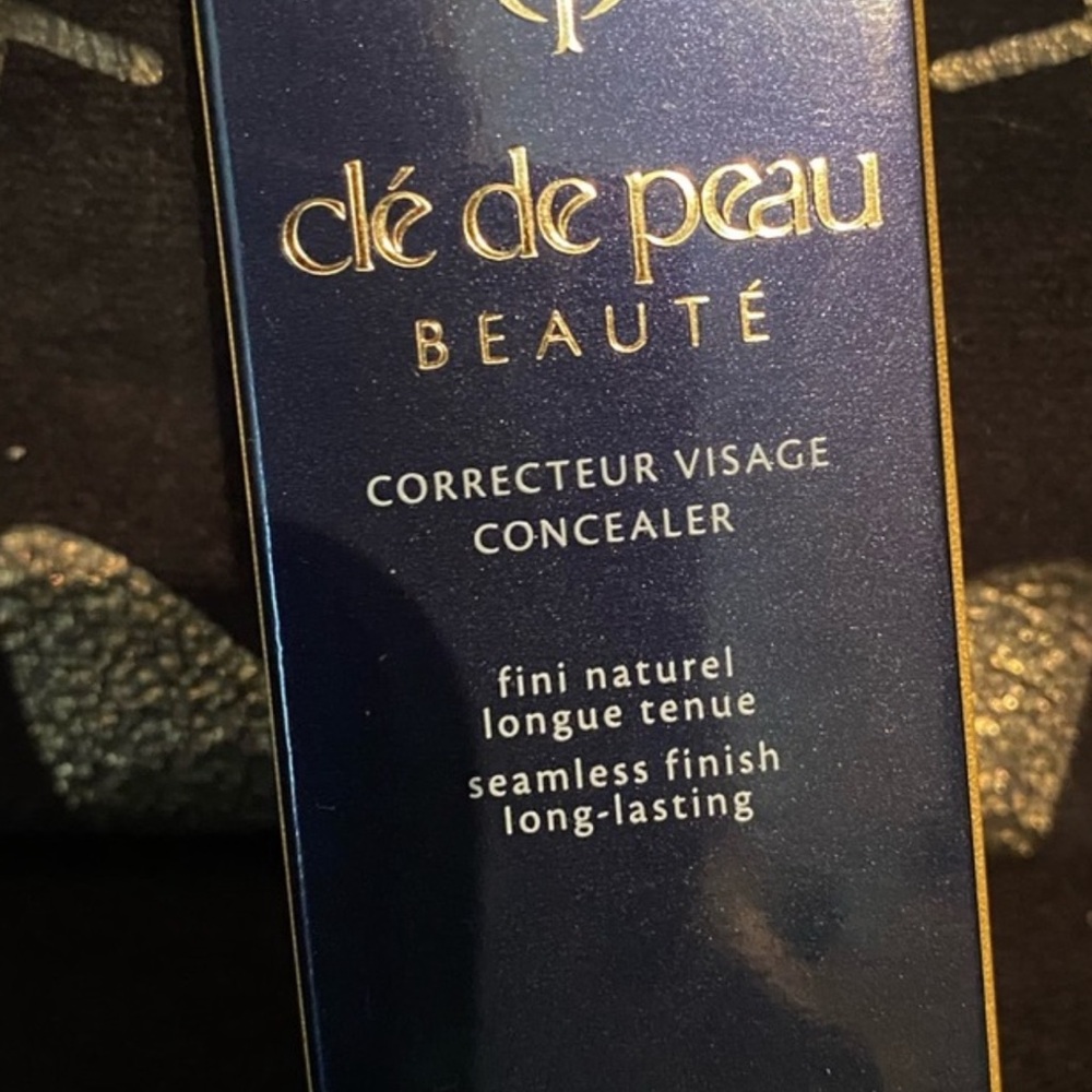 Cle de Peau in 11 Cocoa
